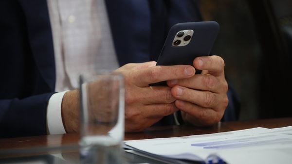 Эксперты дали советы владельцам снятых с производства смартфонов<br />
