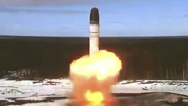 РФ успешно провела испытательный пуск баллистической ракеты «Сармат»<br />
