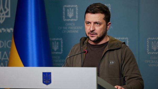 Зеленский отказался признавать референдумы на неподконтрольных Киеву территориях<br />
