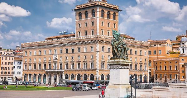 Турист разбил беспилотник о крышу здания XV века в Риме