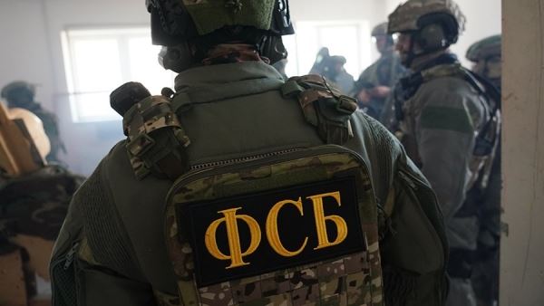 ФСБ пресекла деятельность готовивших убийство журналиста РФ террористов<br />
